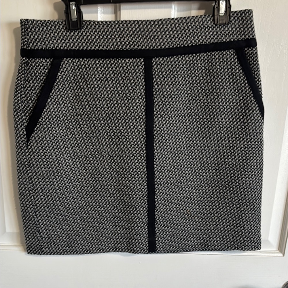 Elegant Black and White Women's Skirt with pockets